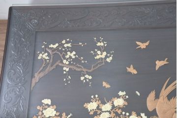 中古　超美品　民芸家具　総紫檀(シタン)彫刻　花鳥図と龍の総彫りが高級感たっぷりなガラス天板付き座卓(ローテーブル、センターテーブル、リビングテーブル)(R-083418)