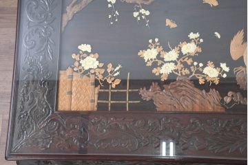 中古　超美品　民芸家具　総紫檀(シタン)彫刻　花鳥図と龍の総彫りが高級感たっぷりなガラス天板付き座卓(ローテーブル、センターテーブル、リビングテーブル)(R-083418)