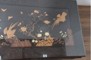 中古　超美品　民芸家具　総紫檀(シタン)彫刻　花鳥図と龍の総彫りが高級感たっぷりなガラス天板付き座卓(ローテーブル、センターテーブル、リビングテーブル)(R-083418)