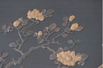 中古　超美品　民芸家具　総紫檀(シタン)彫刻　花鳥図と龍の総彫りが高級感たっぷりなガラス天板付き座卓(ローテーブル、センターテーブル、リビングテーブル)(R-083418)