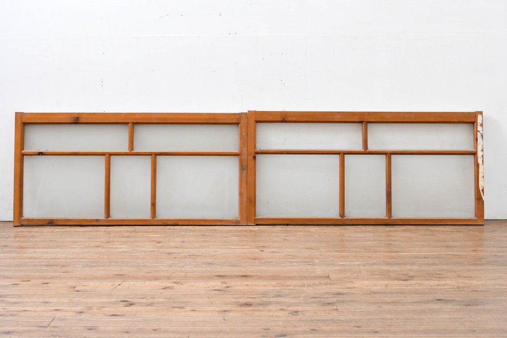 アンティーク建具　昭和初期　すっきりとした桟組みの横長ガラス窓2枚セット　(R-083419)