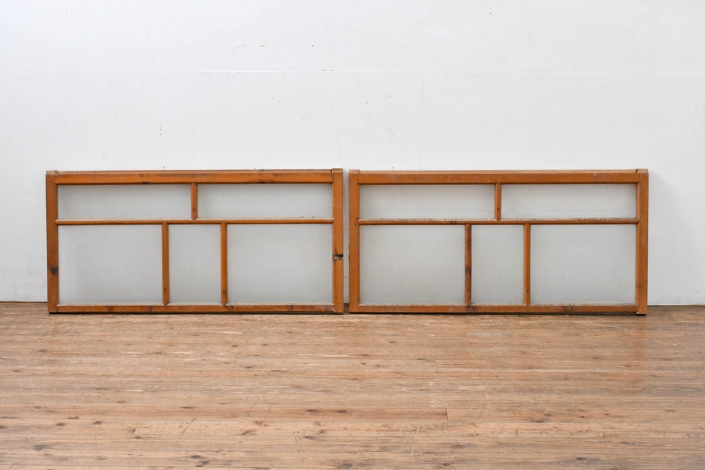 アンティーク建具　昭和初期　すっきりとした桟組みの横長ガラス窓2枚セット　(R-083419)