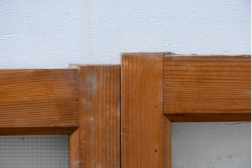 アンティーク建具　昭和初期　すっきりとした桟組みの横長ガラス窓2枚セット　(R-083419)