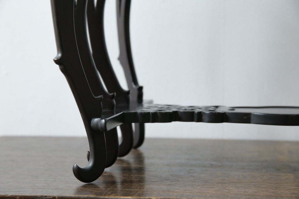 和製ビンテージ　超美品!!　唐木材　繊細な透かし彫りが魅せる格調高き八足中卓　定価約20万円　(R-083421)