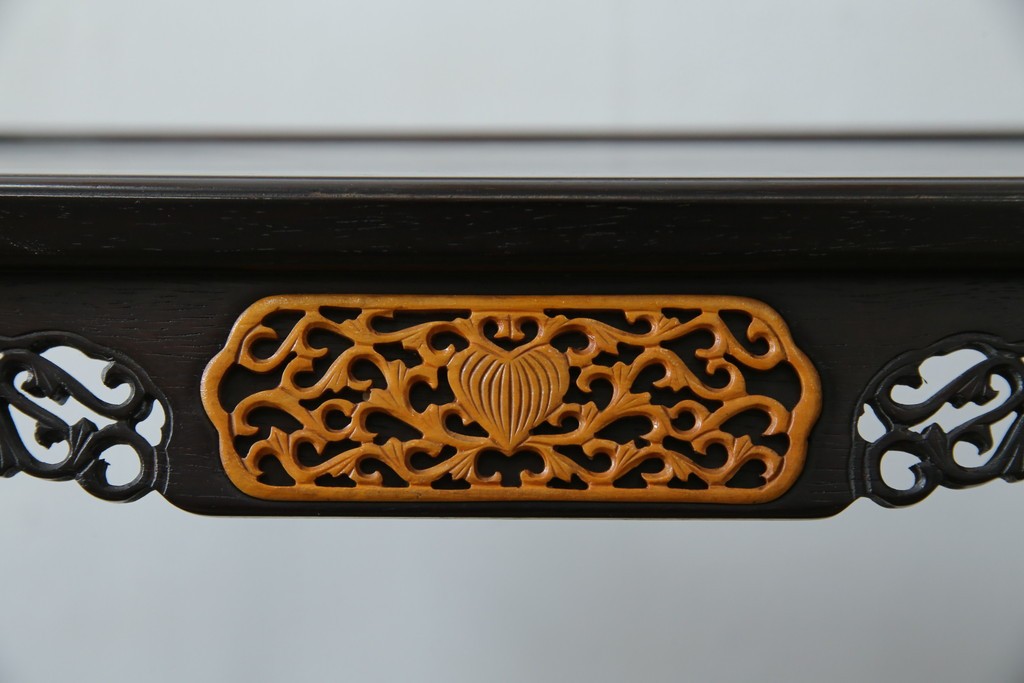 和製ビンテージ　超美品!!　唐木材　繊細な透かし彫りが魅せる格調高き八足中卓　定価約20万円　(R-083421)