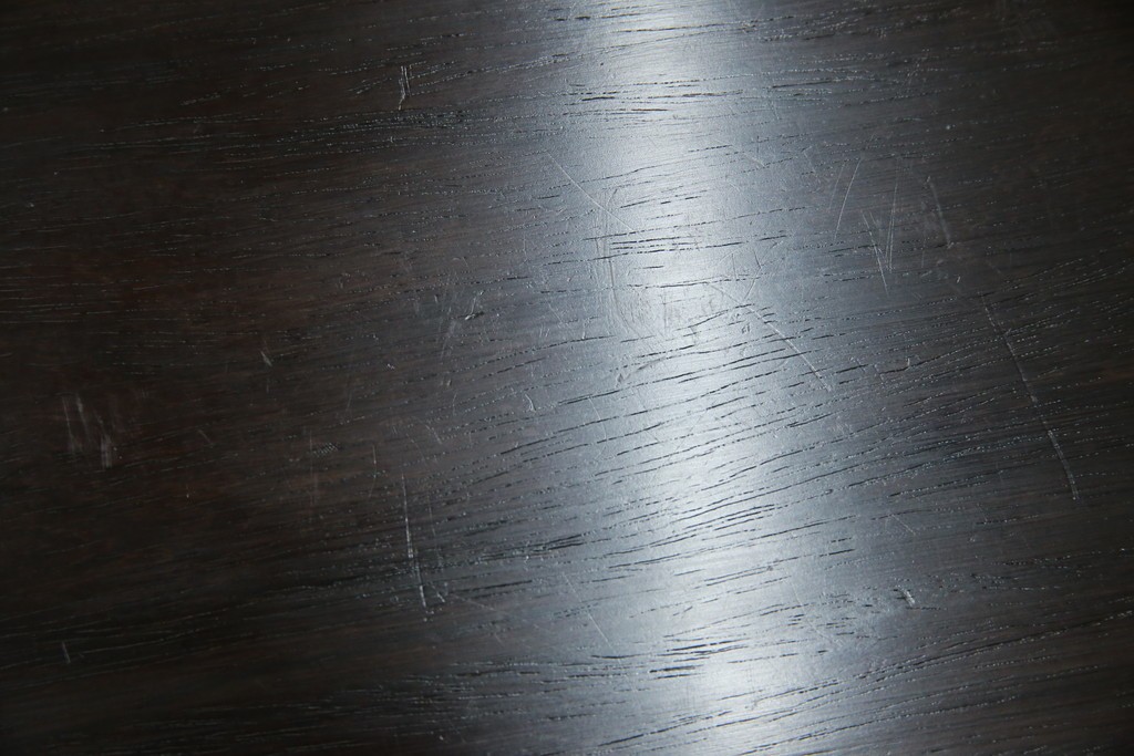 和製ビンテージ　超美品!!　唐木材　繊細な透かし彫りが魅せる格調高き八足中卓　定価約20万円　(R-083421)