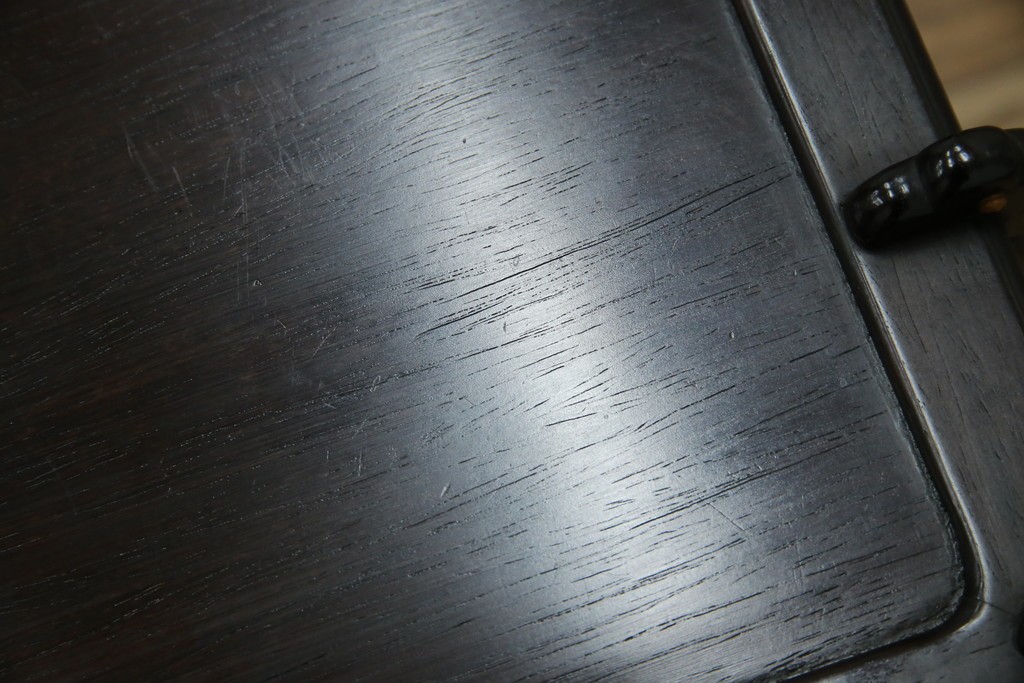 和製ビンテージ　超美品!!　唐木材　繊細な透かし彫りが魅せる格調高き八足中卓　定価約20万円　(R-083421)