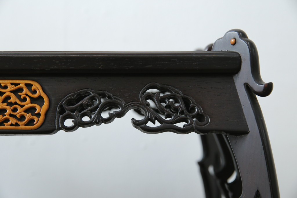 和製ビンテージ　超美品!!　唐木材　繊細な透かし彫りが魅せる格調高き八足中卓　定価約20万円　(R-083421)