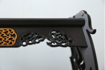 和製ビンテージ　超美品!!　唐木材　繊細な透かし彫りが魅せる格調高き八足中卓　定価約20万円　(R-083421)