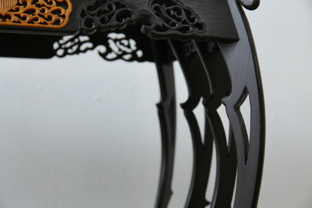 和製ビンテージ　超美品!!　唐木材　繊細な透かし彫りが魅せる格調高き八足中卓　定価約20万円　(R-083421)