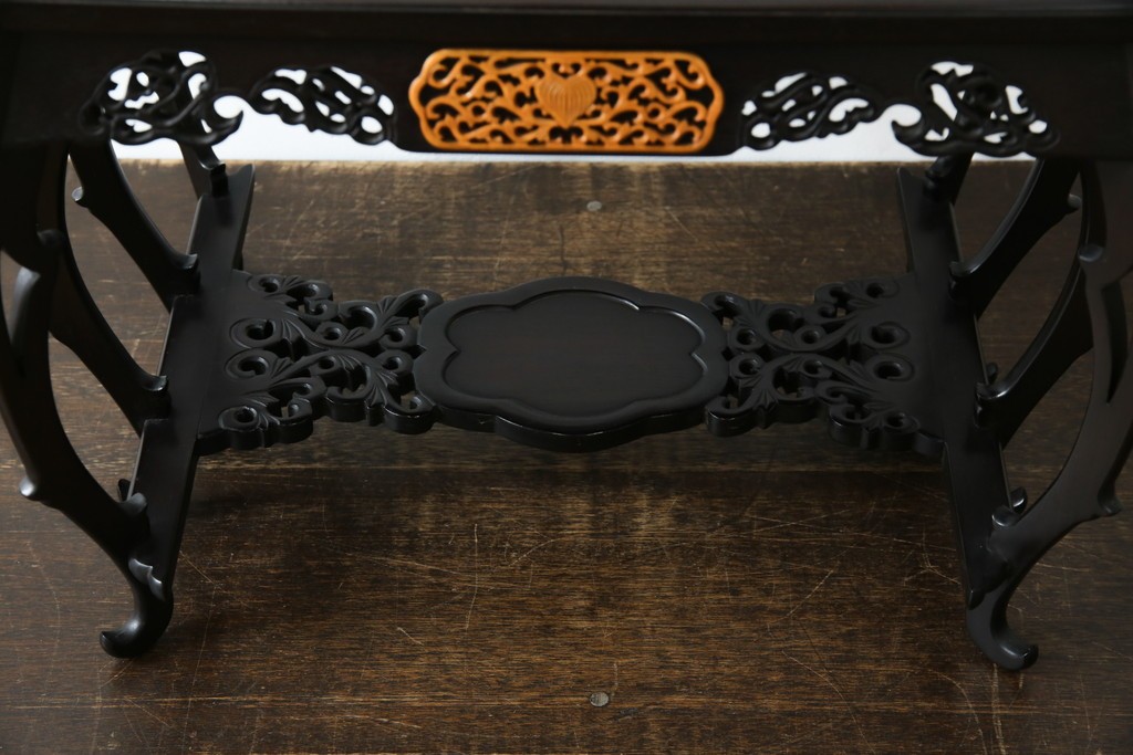 和製ビンテージ　超美品!!　唐木材　繊細な透かし彫りが魅せる格調高き八足中卓　定価約20万円　(R-083421)