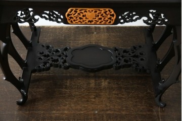 和製ビンテージ　超美品!!　唐木材　繊細な透かし彫りが魅せる格調高き八足中卓　定価約20万円　(R-083421)