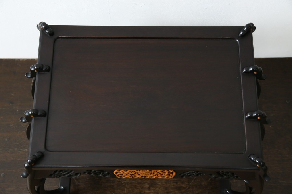 和製ビンテージ　超美品!!　唐木材　繊細な透かし彫りが魅せる格調高き八足中卓　定価約20万円　(R-083421)