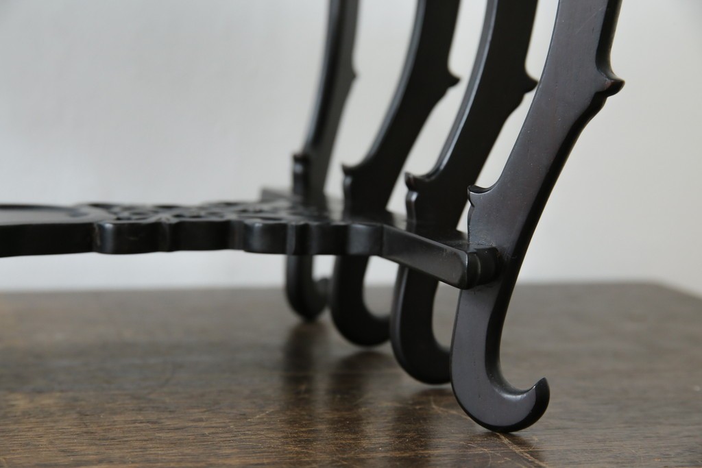 和製ビンテージ　超美品!!　唐木材　繊細な透かし彫りが魅せる格調高き八足中卓　定価約20万円　(R-083421)