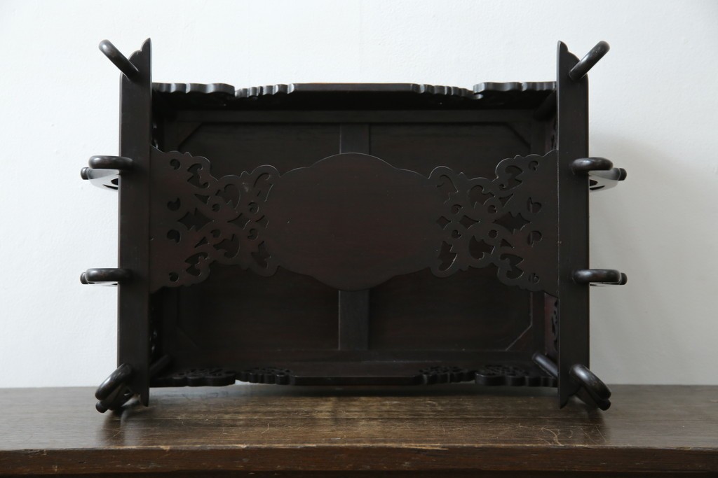 和製ビンテージ　超美品!!　唐木材　繊細な透かし彫りが魅せる格調高き八足中卓　定価約20万円　(R-083421)