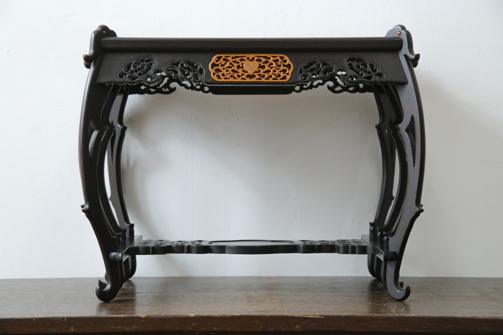 和製ビンテージ　超美品!!　唐木材　繊細な透かし彫りが魅せる格調高き八足中卓　定価約20万円　(R-083421)