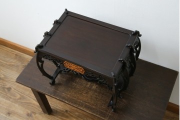 和製ビンテージ　超美品!!　唐木材　繊細な透かし彫りが魅せる格調高き八足中卓　定価約20万円　(R-083421)