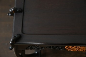 和製ビンテージ　超美品!!　唐木材　繊細な透かし彫りが魅せる格調高き八足中卓　定価約20万円　(R-083421)