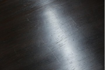 和製ビンテージ　超美品!!　唐木材　繊細な透かし彫りが魅せる格調高き八足中卓　定価約20万円　(R-083421)