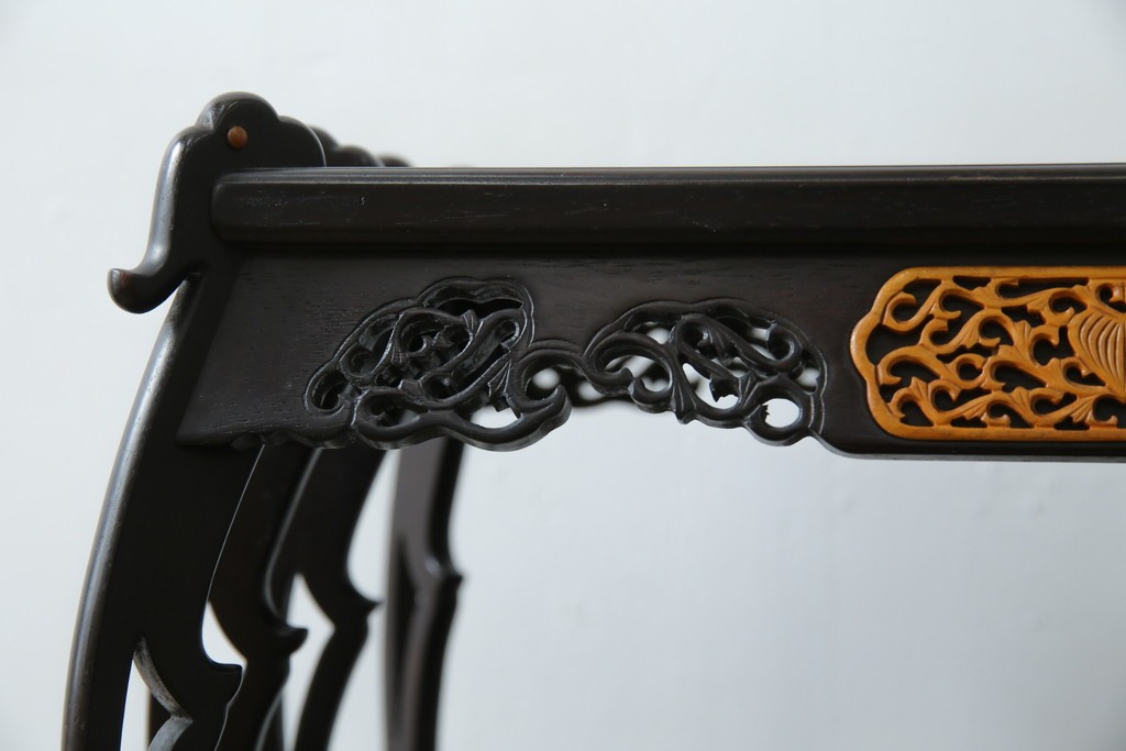 和製ビンテージ　超美品!!　唐木材　繊細な透かし彫りが魅せる格調高き八足中卓　定価約20万円　(R-083421)