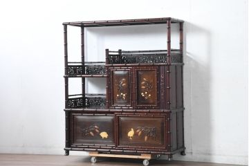 和製ビンテージ　超美品　シタン(紫檀)材　竹の意匠と花鳥彫刻の最高級飾り棚(茶棚、茶箪笥、収納棚、飾り棚、戸棚、サイドボード、ヴィンテージ)(定価約200万円)(R-083422)