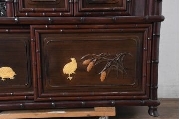 和製ビンテージ　超美品　シタン(紫檀)材　竹の意匠と花鳥彫刻の最高級飾り棚(茶棚、茶箪笥、収納棚、飾り棚、戸棚、サイドボード、ヴィンテージ)(定価約200万円)(R-083422)