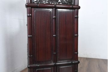 和製ビンテージ　超美品　シタン(紫檀)材　竹の意匠と花鳥彫刻の最高級飾り棚(茶棚、茶箪笥、収納棚、飾り棚、戸棚、サイドボード、ヴィンテージ)(定価約200万円)(R-083422)