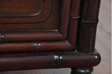 和製ビンテージ　超美品　シタン(紫檀)材　竹の意匠と花鳥彫刻の最高級飾り棚(茶棚、茶箪笥、収納棚、飾り棚、戸棚、サイドボード、ヴィンテージ)(定価約200万円)(R-083422)