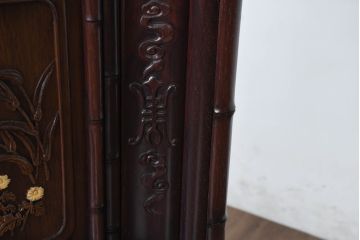 和製ビンテージ　超美品　シタン(紫檀)材　竹の意匠と花鳥彫刻の最高級飾り棚(茶棚、茶箪笥、収納棚、飾り棚、戸棚、サイドボード、ヴィンテージ)(定価約200万円)(R-083422)