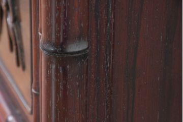 和製ビンテージ　超美品　シタン(紫檀)材　竹の意匠と花鳥彫刻の最高級飾り棚(茶棚、茶箪笥、収納棚、飾り棚、戸棚、サイドボード、ヴィンテージ)(定価約200万円)(R-083422)