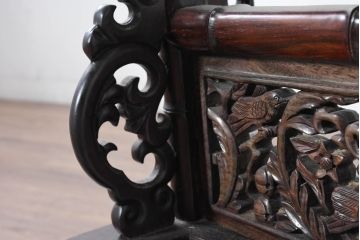 和製ビンテージ　超美品　最高級　シタン(紫檀)材とカリン(花梨)材　鳥眼杢を背景に竹の意匠と花蝶図の彫刻が映える雅な衝立て(衝い立て、パーテーション、仕切り、ヴィンテージ)(R-083423)