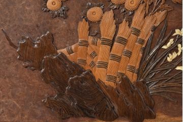 和製ビンテージ　超美品　最高級　シタン(紫檀)材とカリン(花梨)材　鳥眼杢を背景に竹の意匠と花蝶図の彫刻が映える雅な衝立て(衝い立て、パーテーション、仕切り、ヴィンテージ)(R-083423)