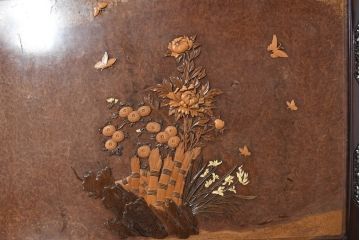 和製ビンテージ　超美品　最高級　シタン(紫檀)材とカリン(花梨)材　鳥眼杢を背景に竹の意匠と花蝶図の彫刻が映える雅な衝立て(衝い立て、パーテーション、仕切り、ヴィンテージ)(R-083423)