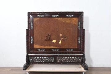和製ビンテージ　超美品　最高級　シタン(紫檀)材とカリン(花梨)材　鳥眼杢を背景に竹の意匠と花蝶図の彫刻が映える雅な衝立て(衝い立て、パーテーション、仕切り、ヴィンテージ)(R-083423)