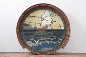 和製アンティーク　大正ロマン　丸型　芸術作品として観賞用にもぴったりの海辺(灯台と夕日)を描いた大きなステンドグラスフィックス窓1枚(建具、明かり取り、明り取り、FIX窓、ガラス窓、嵌め殺し、ディスプレイ、アート)(R-083433)
