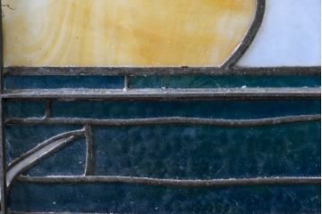 和製アンティーク　大正ロマン　丸型　芸術作品として観賞用にもぴったりの海辺(灯台と夕日)を描いた大きなステンドグラスフィックス窓1枚(建具、明かり取り、明り取り、FIX窓、ガラス窓、嵌め殺し、ディスプレイ、アート)(R-083433)