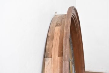 和製アンティーク　大正ロマン　丸型　芸術作品として観賞用にもぴったりの海辺(灯台と夕日)を描いた大きなステンドグラスフィックス窓1枚(建具、明かり取り、明り取り、FIX窓、ガラス窓、嵌め殺し、ディスプレイ、アート)(R-083433)
