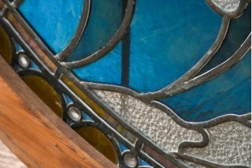 和製アンティーク　大正ロマン　丸型　芸術作品として観賞用にもぴったりの海辺(灯台と夕日)を描いた大きなステンドグラスフィックス窓1枚(建具、明かり取り、明り取り、FIX窓、ガラス窓、嵌め殺し、ディスプレイ、アート)(R-083433)