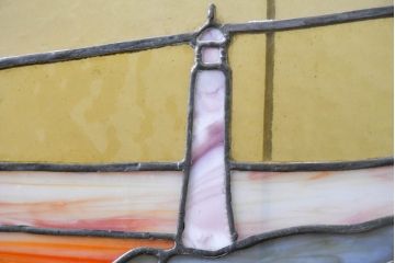 和製アンティーク　大正ロマン　丸型　芸術作品として観賞用にもぴったりの海辺(灯台と夕日)を描いた大きなステンドグラスフィックス窓1枚(建具、明かり取り、明り取り、FIX窓、ガラス窓、嵌め殺し、ディスプレイ、アート)(R-083433)
