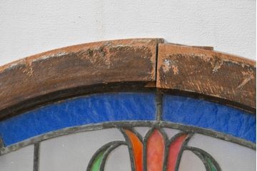 和製アンティーク　大正ロマン　半円型　草花を描いた美しいステンドグラス窓1枚(アーチ型、建具、明かり取り、明り取り、FIX窓、ガラス窓、嵌め殺し、ディスプレイ、アート)(R-083434)