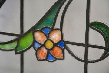 和製アンティーク　大正ロマン　半円型　草花を描いた美しいステンドグラス窓1枚(アーチ型、建具、明かり取り、明り取り、FIX窓、ガラス窓、嵌め殺し、ディスプレイ、アート)(R-083434)
