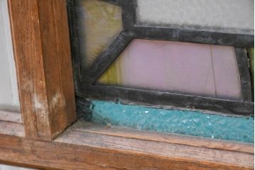 和製アンティーク　大正ロマン　芸術作品として観賞用にもぴったりの花鳥(木蓮とインコ)を描いたステンドグラス窓2枚セット(建具、明り取り、ガラス戸、ディスプレイ、アート)(R-083435)