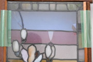 和製アンティーク　大正ロマン　芸術作品として観賞用にもぴったりの花鳥(木蓮とインコ)を描いたステンドグラス窓2枚セット(建具、明り取り、ガラス戸、ディスプレイ、アート)(R-083435)