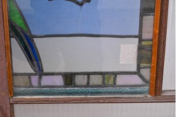 和製アンティーク　大正ロマン　芸術作品として観賞用にもぴったりの花鳥(木蓮とインコ)を描いたステンドグラス窓2枚セット(建具、明り取り、ガラス戸、ディスプレイ、アート)(R-083435)