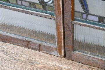 和製アンティーク　大正ロマン　芸術作品として観賞用にもぴったりの花鳥(木蓮とインコ)を描いたステンドグラス窓2枚セット(建具、明り取り、ガラス戸、ディスプレイ、アート)(R-083435)