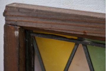 和製アンティーク　大正ロマン　美しく並んだダイヤ模様のステンドグラス明かり取り1枚(建具、ガラス欄間、明り取り、FIX窓、ガラス窓、嵌め殺し、ディスプレイ、アート)(R-083437)