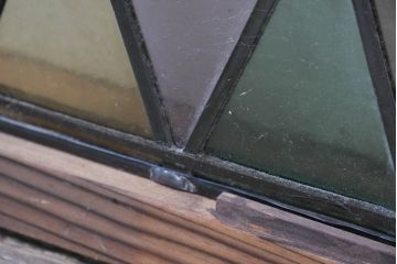 和製アンティーク　大正ロマン　美しく並んだダイヤ模様のステンドグラス明かり取り1枚(建具、ガラス欄間、明り取り、FIX窓、ガラス窓、嵌め殺し、ディスプレイ、アート)(R-083437)