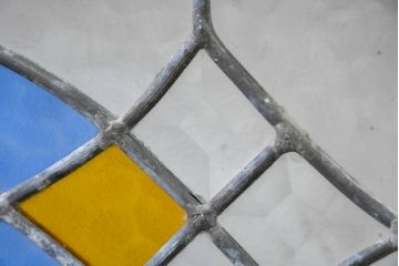 和製アンティーク　大正ロマン　涼し気で優しい色合いが魅力的な面取りガラス入りステンドグラス窓1枚(建具、ガラス欄間、明り取り、FIX窓、ガラス窓、嵌め殺し、ディスプレイ、アート)(R-083439)