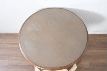 アメリカビンテージ　高級品!!　ガラストップ　上質なチーク材の四本脚コーヒーテーブル(丸テーブル、ラウンドテーブル、2P、3P、4P、三人掛け、四人掛け、二人掛けダイニングテーブル、カフェテーブル、ヴィンテージ)(R-083441)