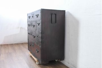 和製アンティーク　明治大正期　前面栗材　縁起の良い熨斗宝珠金具　置くだけで絵になる美しさを持つ米沢箪笥(和たんす、衣装タンス、収納箪笥、整理箪笥、時代箪笥、引き出し)(R-083451)